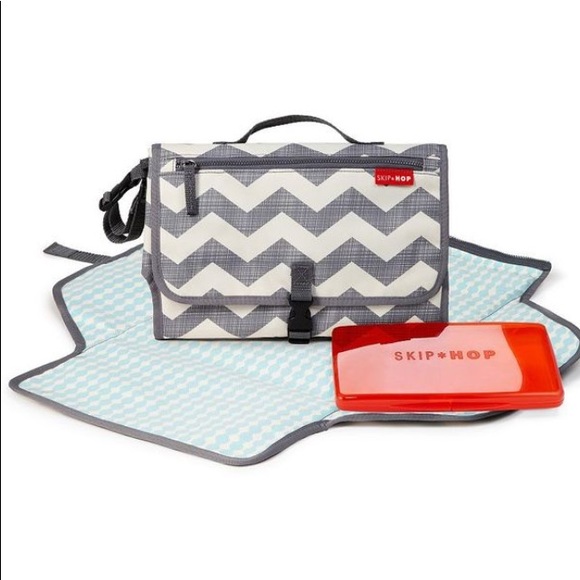 SKIP HOP DIAPER & WIPE CARRIER W/ CHANGING PAD - Picture 2 of 16